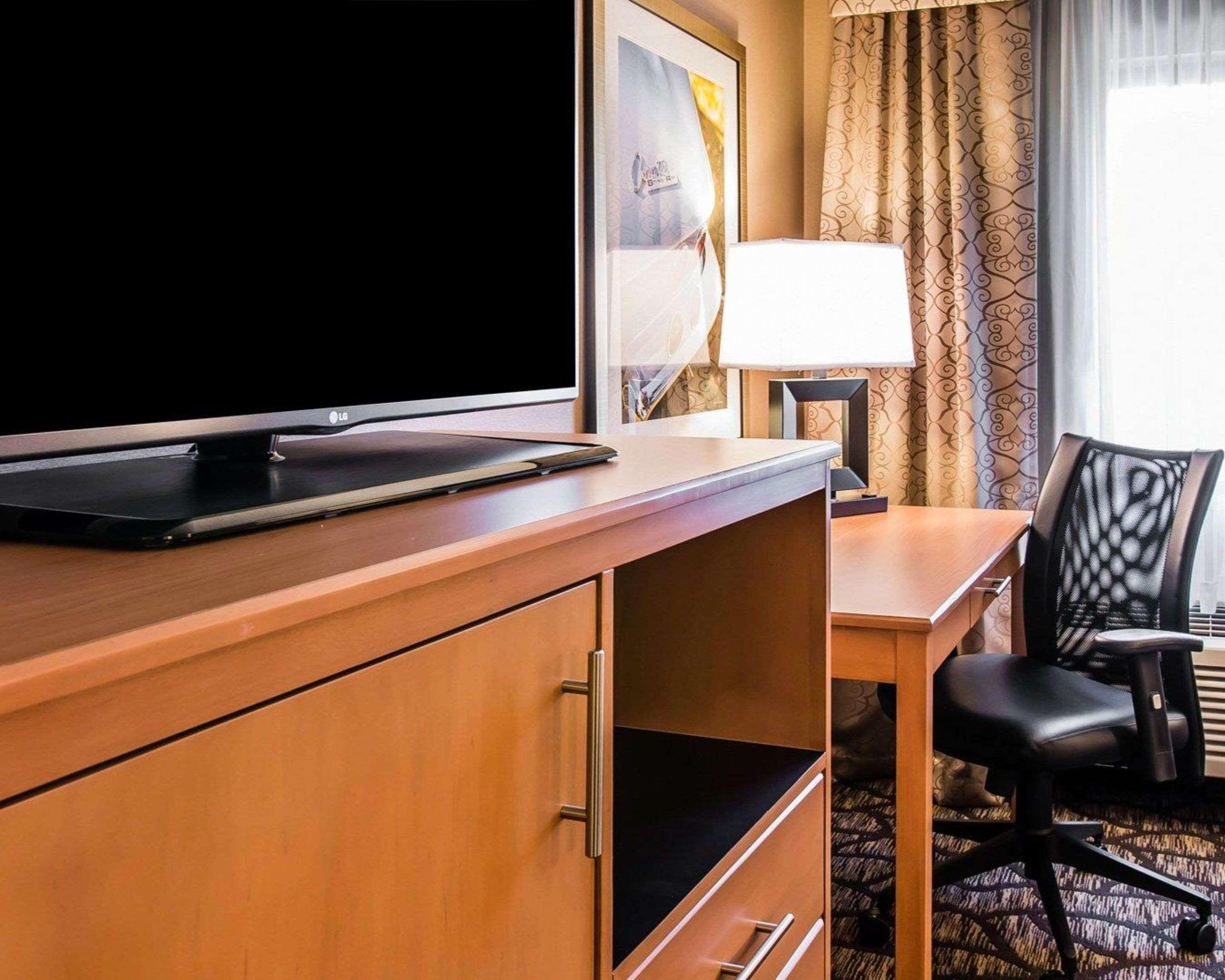 Quality Inn & Suites Warren - Detroit Esterno foto