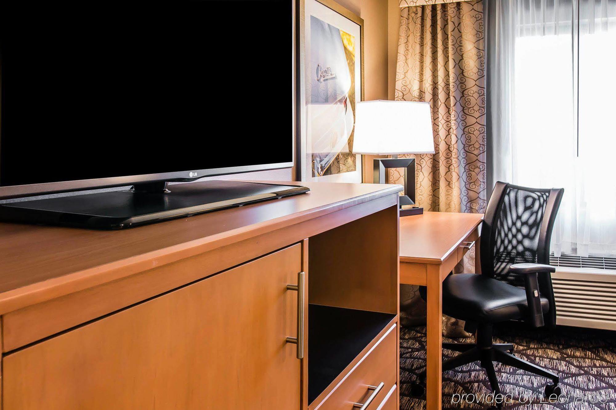 Quality Inn & Suites Warren - Detroit Esterno foto