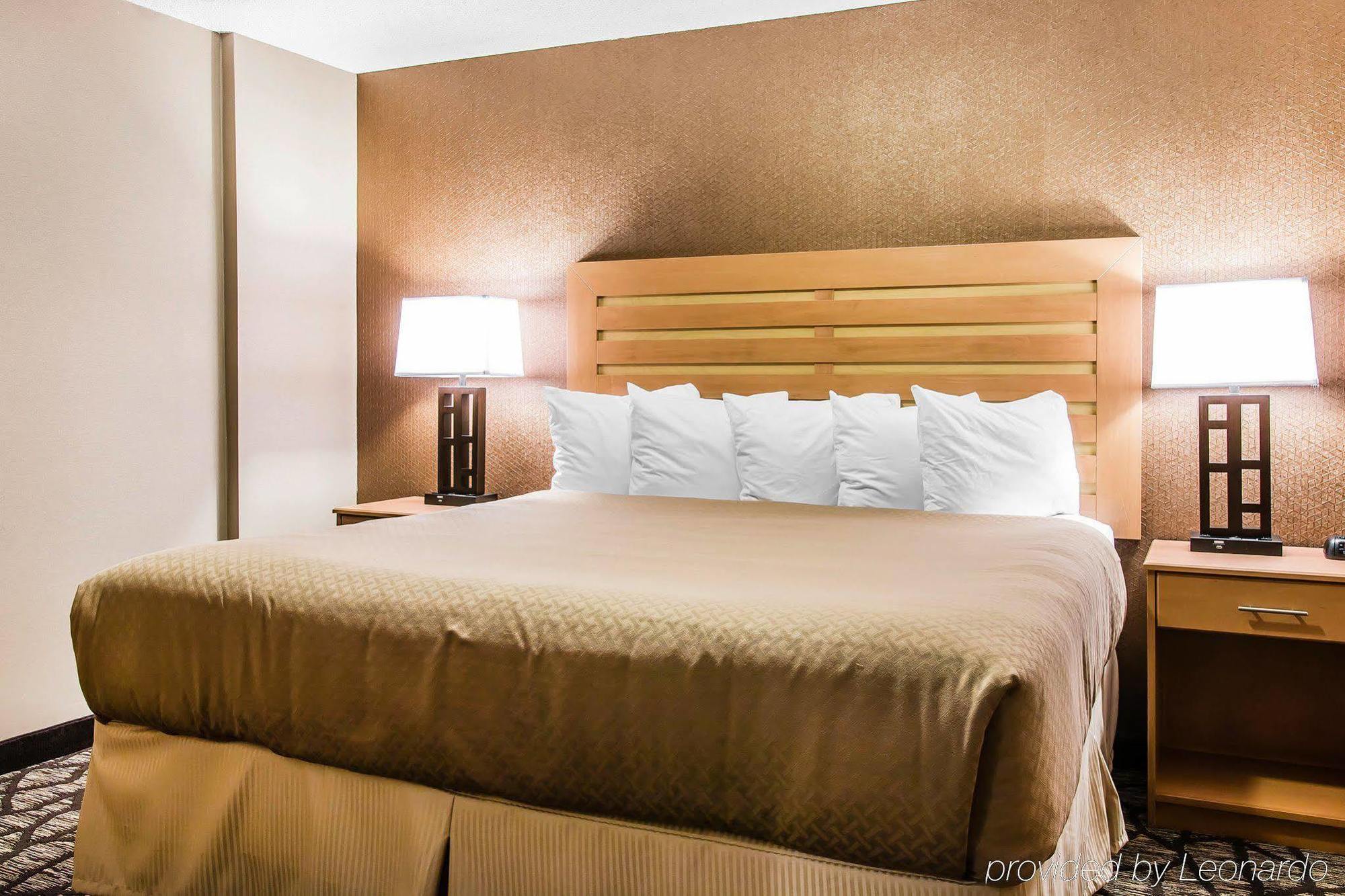 Quality Inn & Suites Warren - Detroit Esterno foto